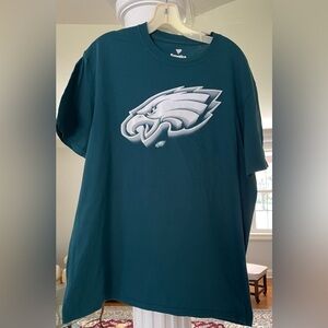 Philadelphia Egles Fantastic Brand men’s large short sleeve shirt. Color green.